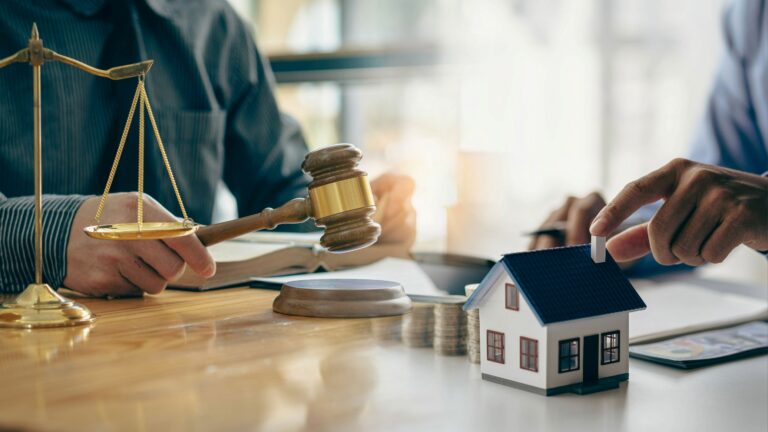 How to Manage Luxury Estate Legal Risks: The Definitive Guide